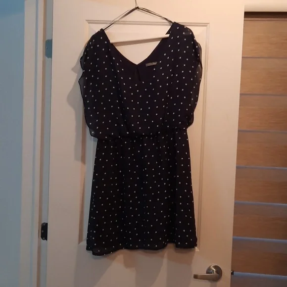 Dress - Picture 1 of 3